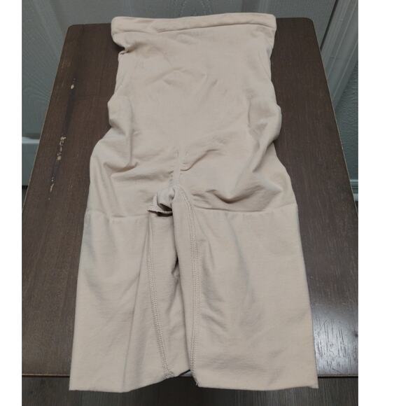 Spanx Size Medium Higher Power Short High-Waisted Seamless Shaper *FLAWS* - Picture 2 of 8